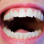 Zdrowe zęby – czyli jak należycie dbać o swoje zęby